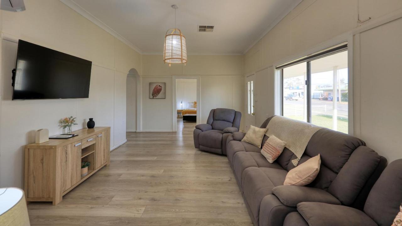 Castlereagh Lodge Motel Coonamble Экстерьер фото